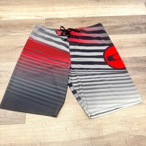 Oakley Point 21 Boardshorts Mens 38 Red Gray Black Striped Vacation Beach
